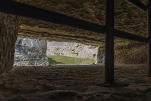 Blick aus dem Tunnel auf den Graben. Blick aus dem Tunnel auf den Graben.
