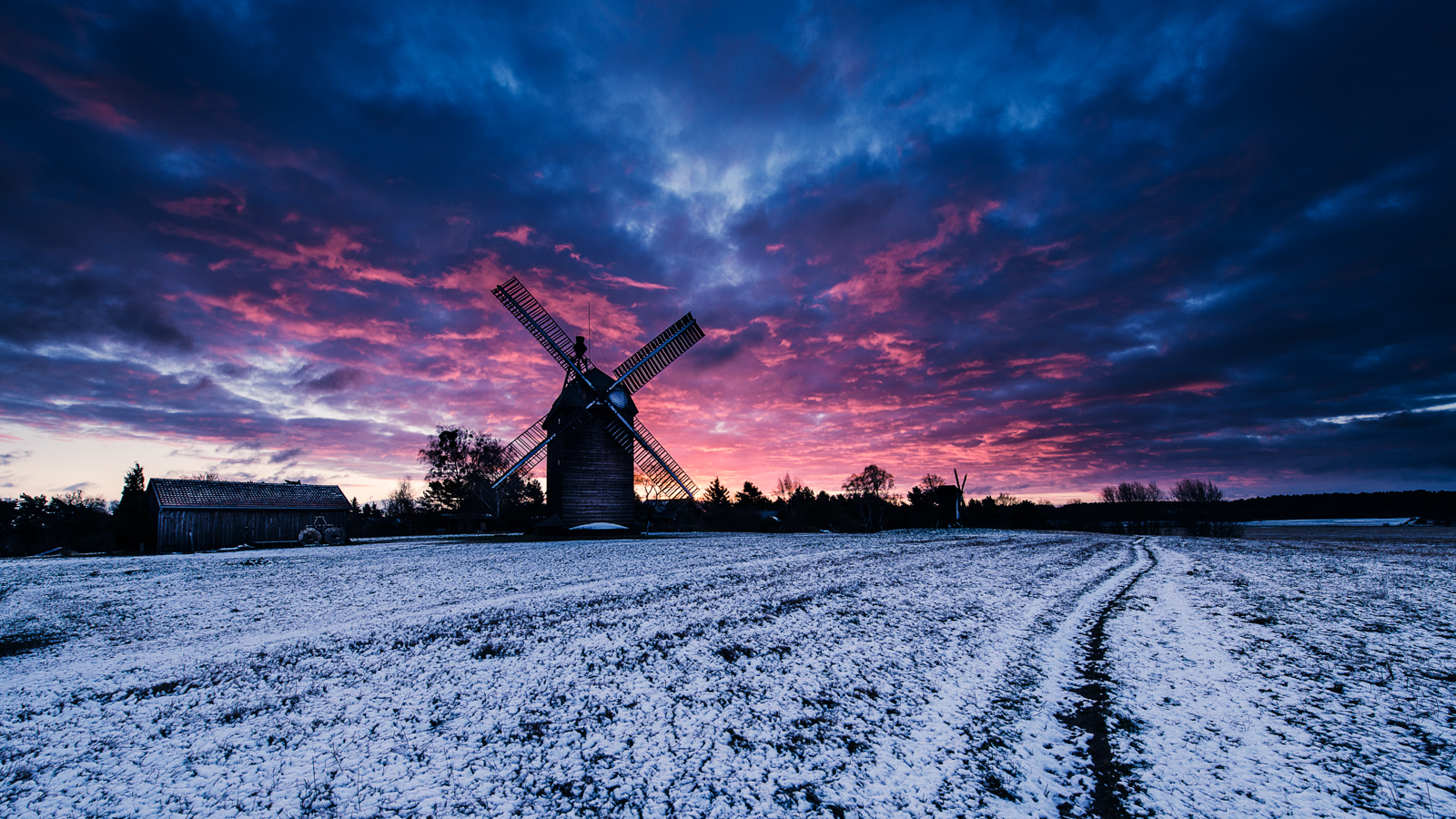 Winterlicher Sonnenaufgang an der Mühle in Langerwisch